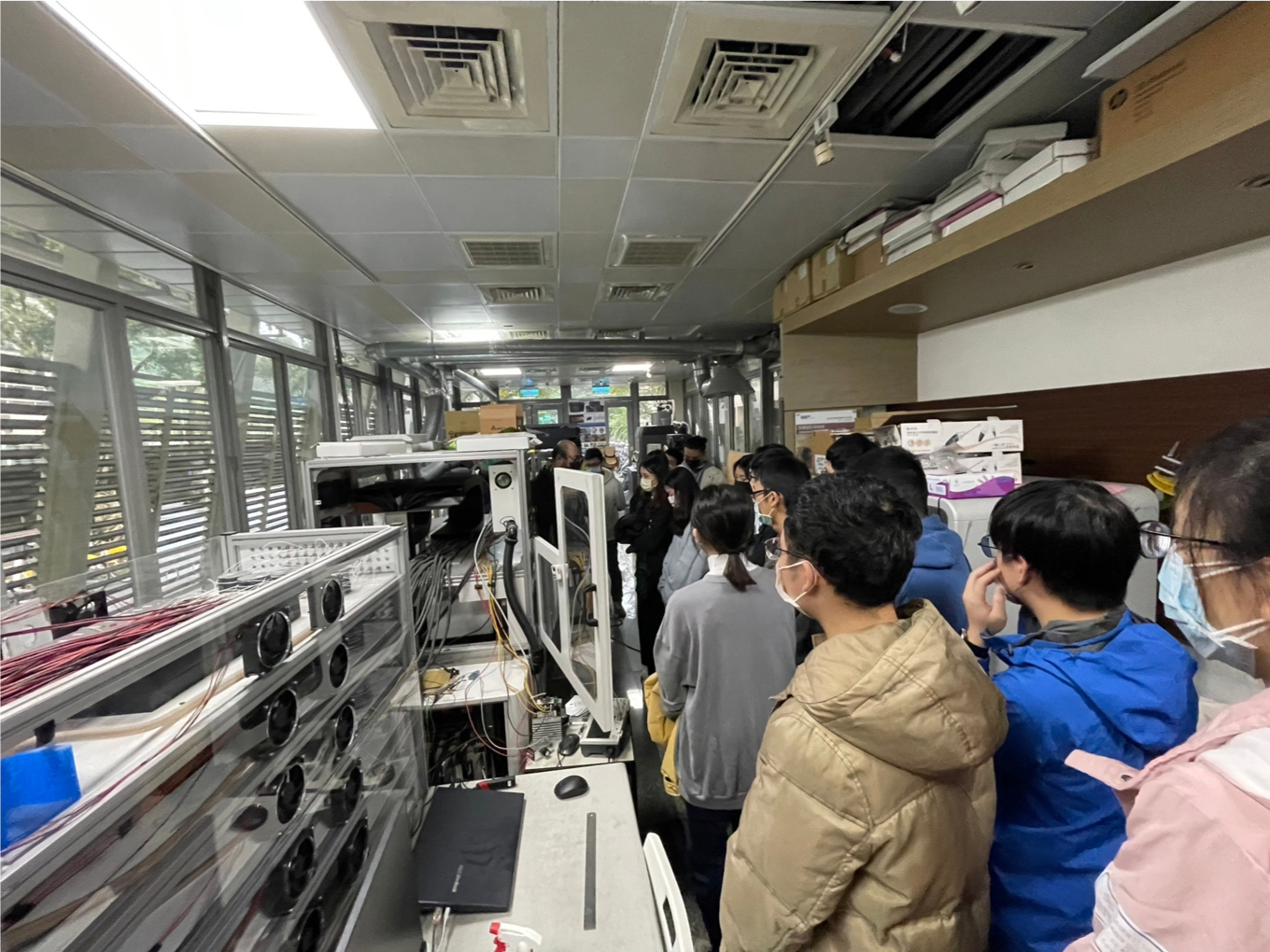 材料系黃欣萍老師帶領學生參觀
